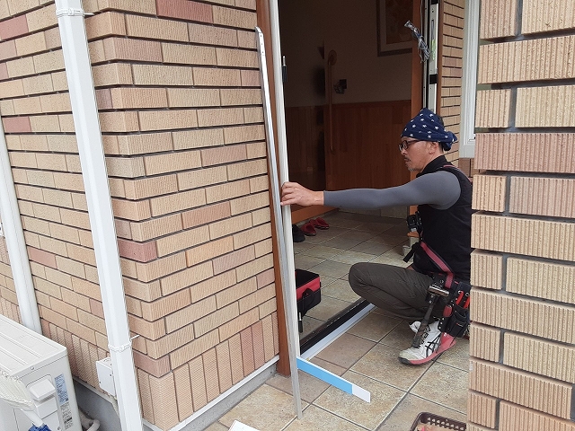 ドア枠を仮置きする